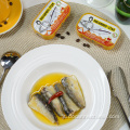 3-5 pezzi di sardine in scatola con olio di peperoncino di alta qualità